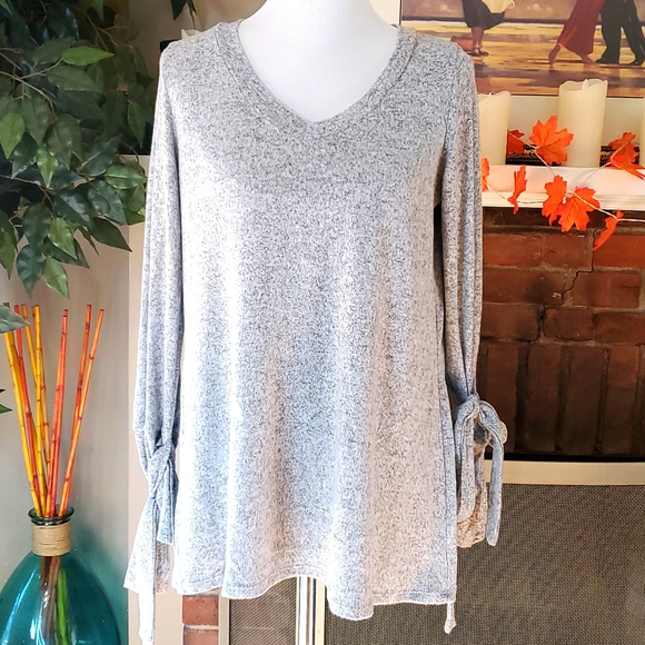Hachi v neck sweater with tie bell sleeve - Picture 1 of 7